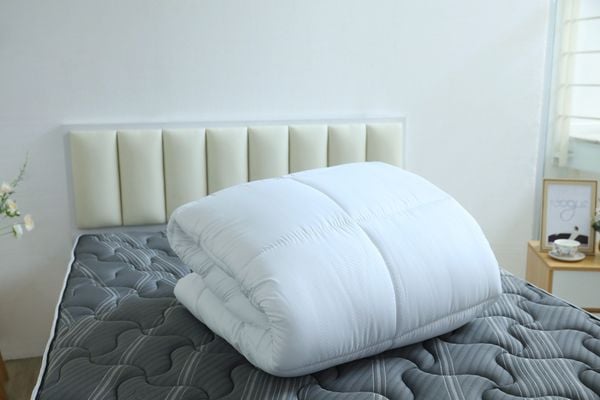 Ruột chăn Sông Hồng giữ nhiệt tốt nhưng vô cùng nhẹ và thoáng